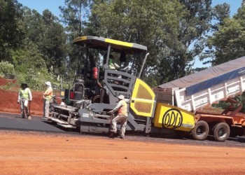 Se inició la histórica colocación del asfalto en el autódromo de Eldorado