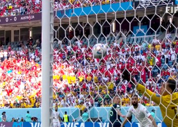 Con un gol de cabeza de Mithell Duke, Australia venció a Túnez