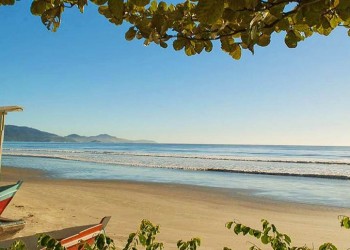 Autorizan a aduanero acusado de coimas a “vacacionar en Meia Praia”