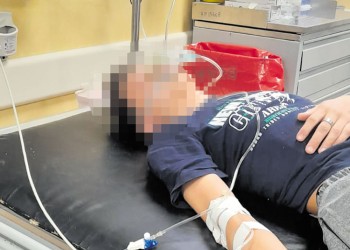 Denuncian que golpearon y doparon a un menor en el baño de un colegio