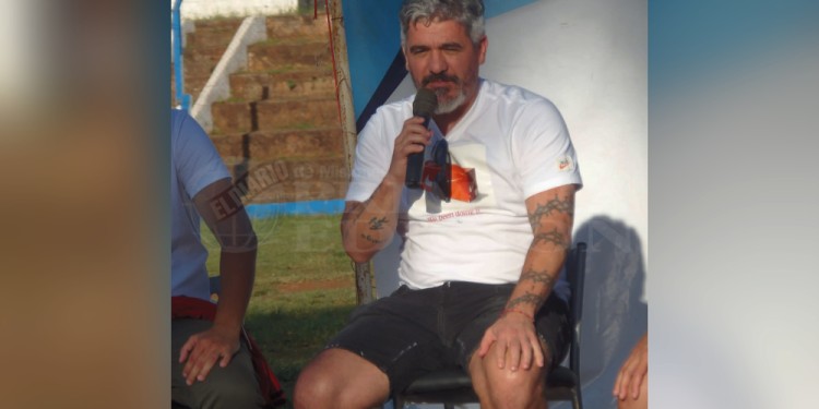 El "Burrito" deleitó a los más chicos con una charla deportiva  y firma de autógrafos. (Foto gentileza C.Reble).