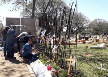 Día de los Fieles Difuntos: intenso movimiento en el cementerio La Piedad