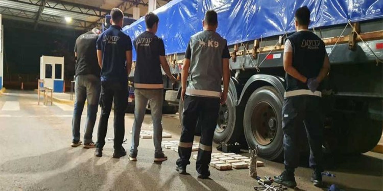 POSADAS. Operativo durante la madrugada de ayer en la cabecera argentina del puente San Roque González de Santa Cruz.