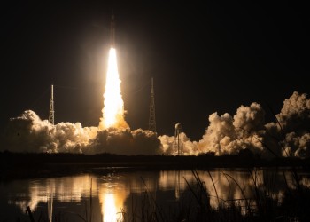 Tras 50 años del último alunizaje, la NASA lanzó con éxito su megacohete lunar