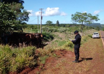 Camión robado en Corrientes despistó en Campo Ramón: el conductor se fugó