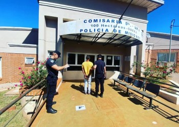 A los tiros, amenazó al vecino con quemarle la casa