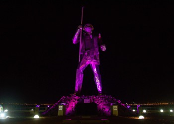 Andresito se iluminó de violeta por el Día Mundial del Niño Nacido Prematuro