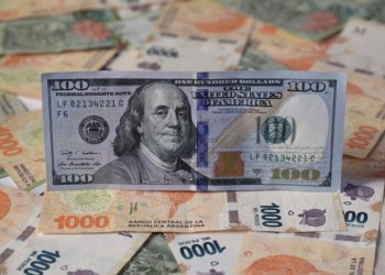 El dólar vuelve a correr más rápido que los precios