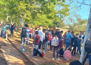 Un grupo de madres impidió esta mañana el ingreso a la Escuela 930