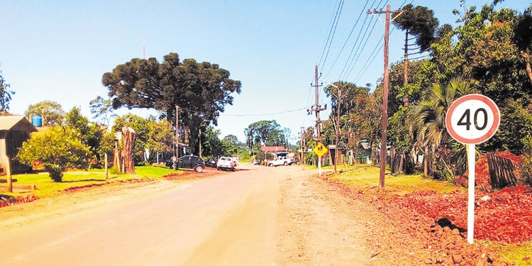 TRABAJANDO. Avenida Santa Cruz centro de Fracrán que esperó más de 12 años para ser municipio.