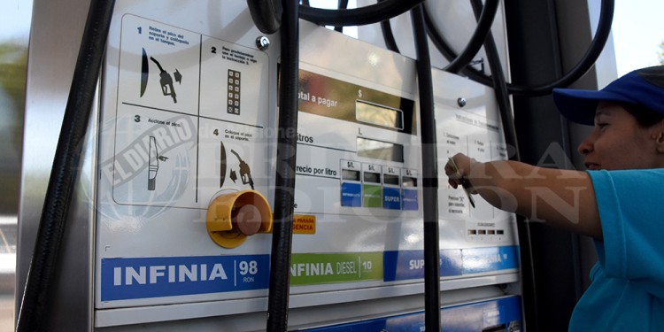 EFECTOS. Los consumidores observan con preocupación que las subas impulsan la escalada inflacionaria general.