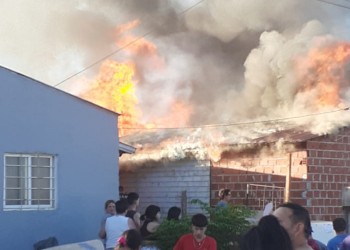 Se incendió una casa en Posadas y sus habitantes se quedaron sin nada