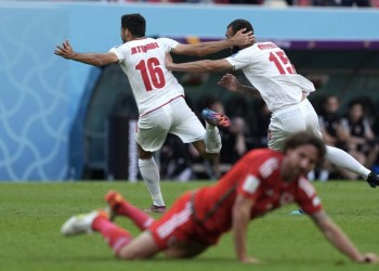 Sobre la hora, Irán triunfó ante Gales y sueña con avanzar de fase