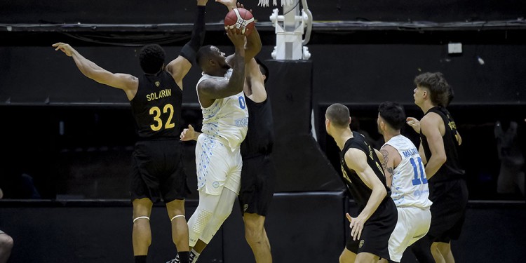 A DAR EL GOLPE. El Celeste irá hoy por el batacazo en cancha de Boca. (Gentileza M. Endelli, Liga Nacional)