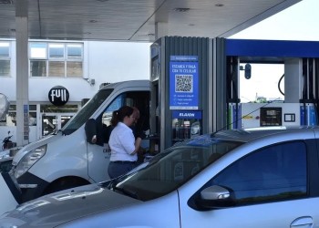 Prohiben en las estaciones de servicio los carteles para pagar con QR