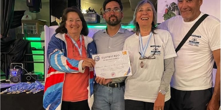 BRONCE. Alicia e Irene, las misioneras que se subieron al podio.