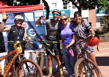 Gran número de personas se sumó a la jornada de cicloturismo por el 25N en Posadas