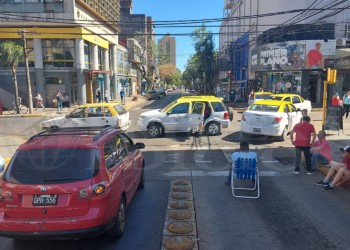 Ante falta de respuestas, taxistas extenderían los cortes en varios puntos de Posadas