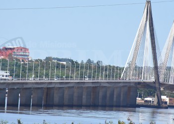 A pesar de la prohibición, hubo vehículos parados sobre el puente San Roque González