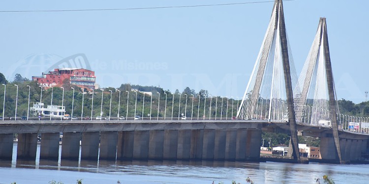 RECALCULANDO. Las filas sobre el puente, reclamos repetidos, aunque ahora con un plazo para responder.