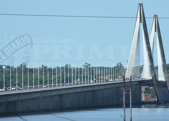 A pesar de la prohibición, hubo vehículos parados sobre el puente San Roque González