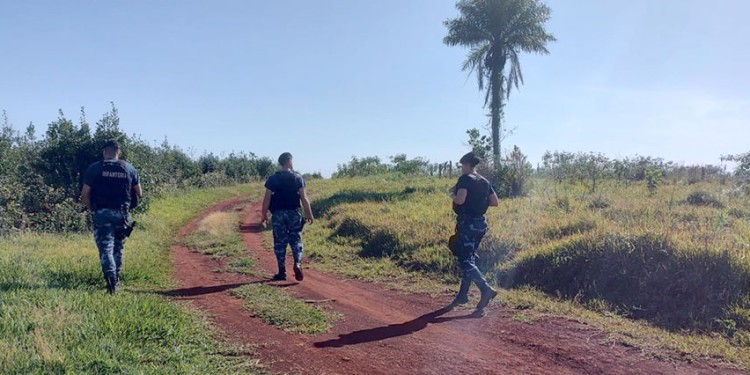 SIGUEN LOS RASTRILLAJES. Efectivos de la Unidad Regional II recorren las zonas rurales en busca de pistas.