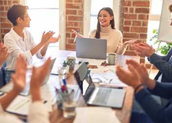 Consejos para mejorar el bienestar laboral y cuidar la salud mental en el trabajo