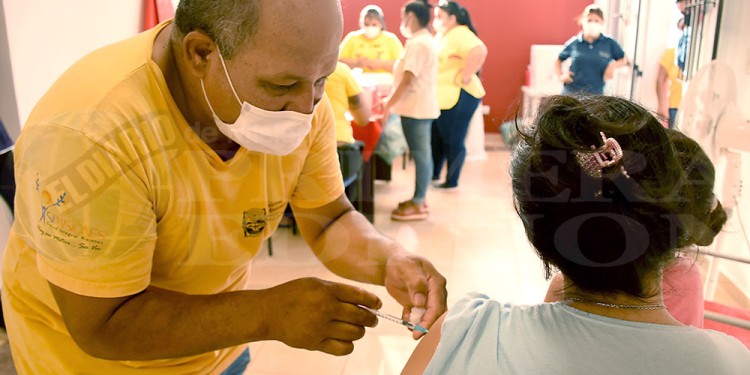 PARA ARRIBA. En el país, los contagios aumentaron un 35% y 23% en la segunda y tercera semana de noviembre.