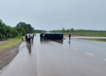 Un micro volcó sobre la ruta 105 en Santa Inés: hay tres lesionados