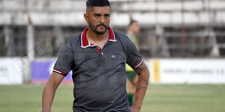 EXPULSIÓN. Sosa recibió una roja el domingo. “Lo vivo de manera intensa”, dijo.