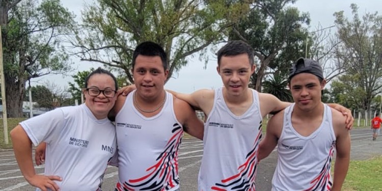 AQUÍ ESTÁN, ESTOS SON. Carla, Nicolás, Ezequiel y Franco, los representantes misioneros en el Campus de Pergamino.