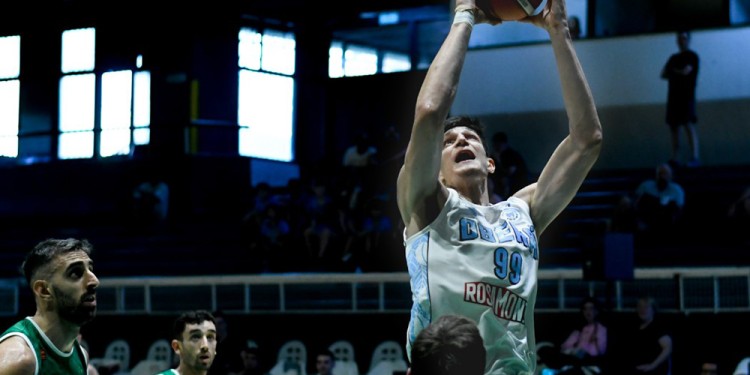 ALTO JUEGO. Giorgetti salta en busca del aro. El Celeste es protagonista. (Gentileza M. García/LNB)