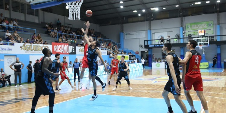 EN JUEGO. OTC, en la victoria ante San Martín, en la despedida del Derna. (Gentileza Prensa Liga Naciona)