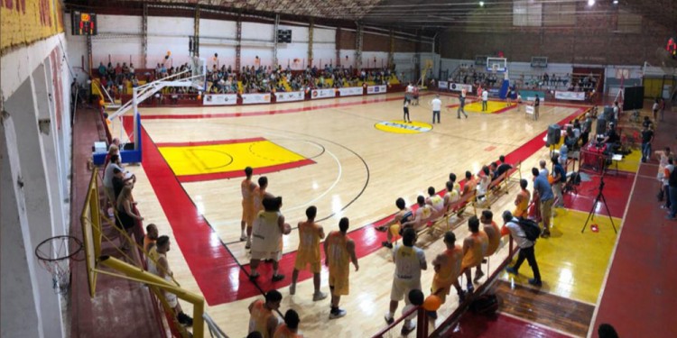 A PLENO. El microestadio Jorge Yamaguchi, escenario de la jornada (Misiones Basket)