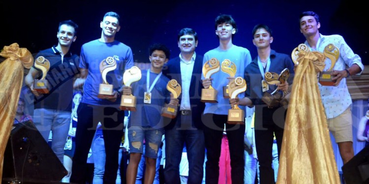 INOLVIDABLE. Los deportistas más destacados de Eldorado tuvieron su gran noche y festejaron con sus premios.