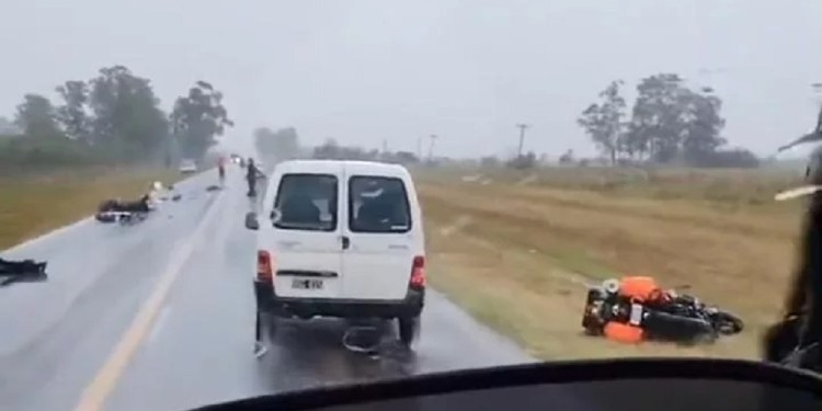 A la izquierda la moto de la víctima fatal y a la derecha, la de quien lo acompañaba en la travesía