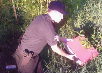 Rompió una ventana y se llevó una caja registradora