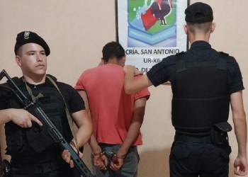 A tiros y en la calle, le robó el celular a un hombre