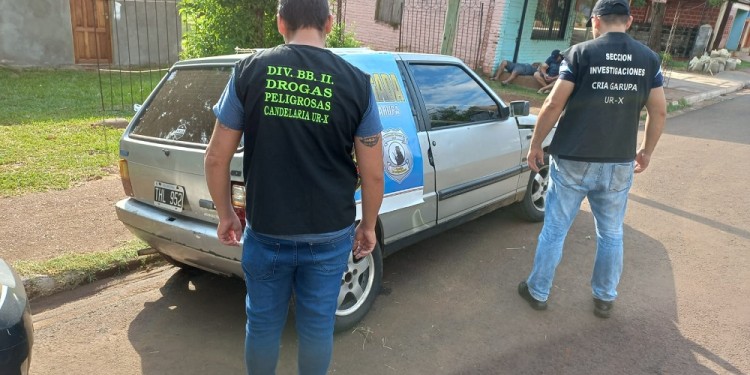 SIN MOVILIDAD. El supuesto vehículo en el cual se trasladaba la gavilla fue secuestrado ayer en Villa Poujade.