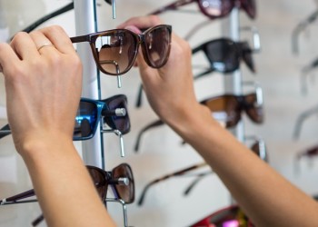 Con la llegada del verano, médicos alertan sobre el uso de lentes de sol sin recetas