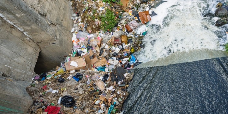AVANCE. La contaminación ambiental por la mala disposición final del plástico se potencia en el mundo.