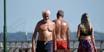 TENER CUIDADO. Los adultos mayores, niños pequeños y quienes trabajen en exterior tienen riesgo de daño solar.