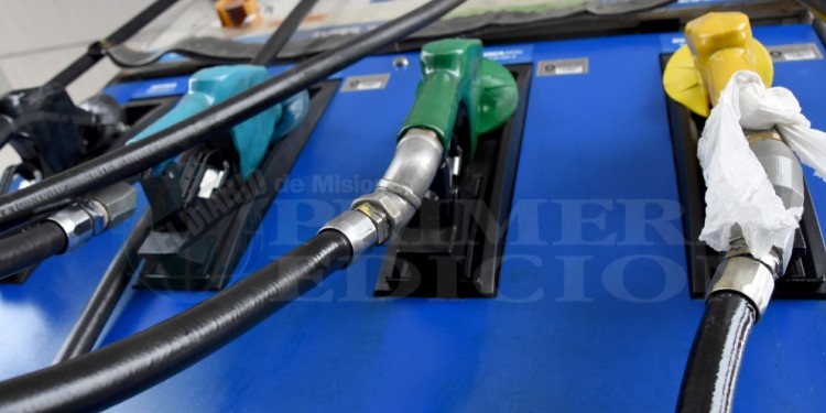 DISPAR. Mientras las estaciones en la frontera aún mantienen rentabilidad, las del centro de la provincia sufren la crisis. (Foto Archivo)