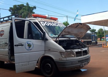 Escuelita ambulante pide ayuda para reparar su vehículo