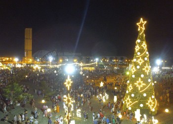 Posadas ya vive la Navidad con el tradicional encendido del árbol