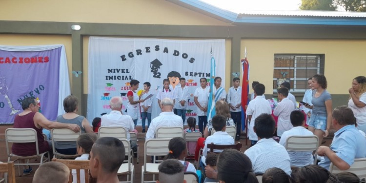 FIN DE CICLO. El emotivo homenaje a los fundadores se dio en el marco del acto de egresados.