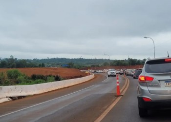 Hasta cuatro horas de espera para cruzar el Puente Tancredo Neves