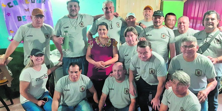 PRIMER ENCUENTRO. Acción solidaria en el comedor Denis de Ituzaingó.