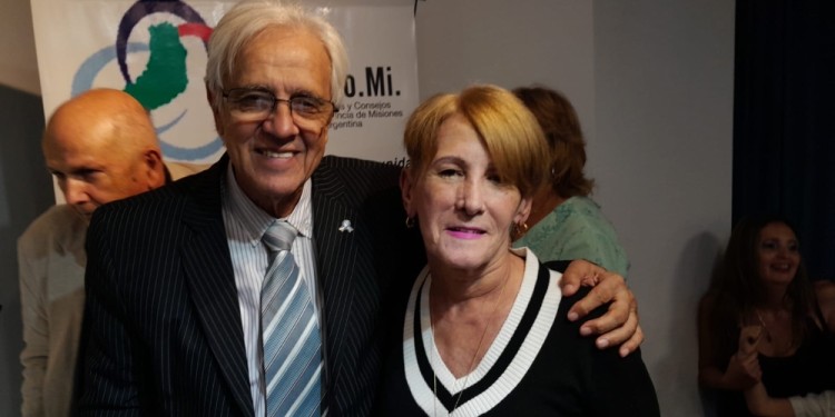 RECONOCIMIENTO. La doctora Norma Vicente fue distinguida por la FECCOPROMI por su desempeño en la medicina.