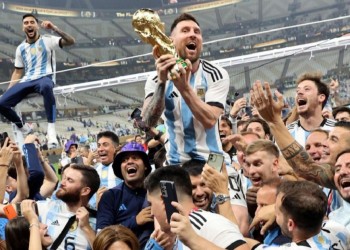 “Diego está sonriendo ahora”, escribió Pelé a Messi para felicitar por el Mundial